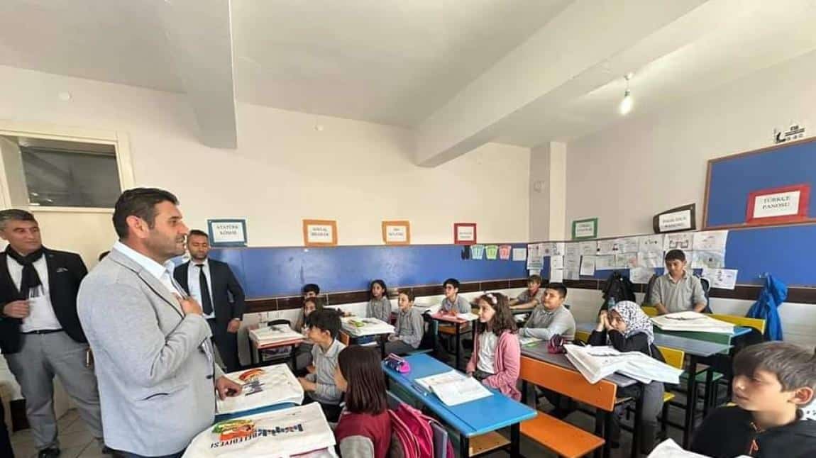 Hüyük  Belediye Başkanı Mehmet ÇİĞDEM'in okulumuza ziyareti....